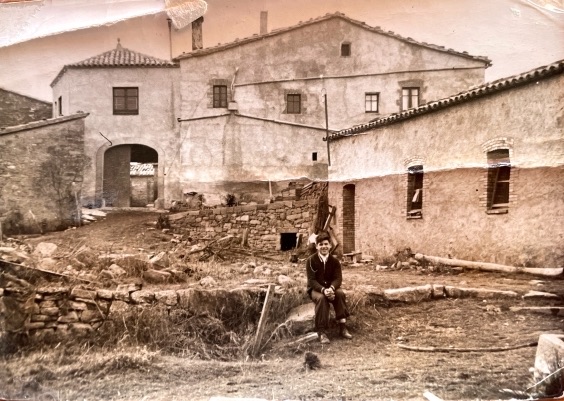 1960. En Josep Maria a l'era de Cal Prat Barrina