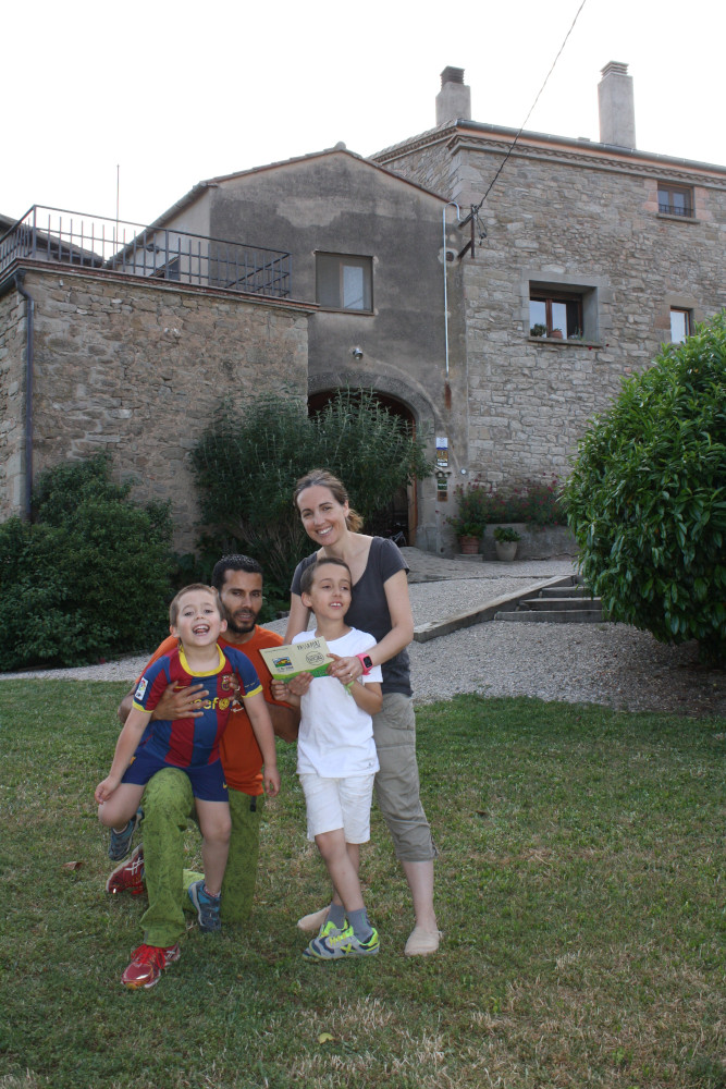 2016. Laia, Toni, Arnau i Bernat presentant el passaport rural