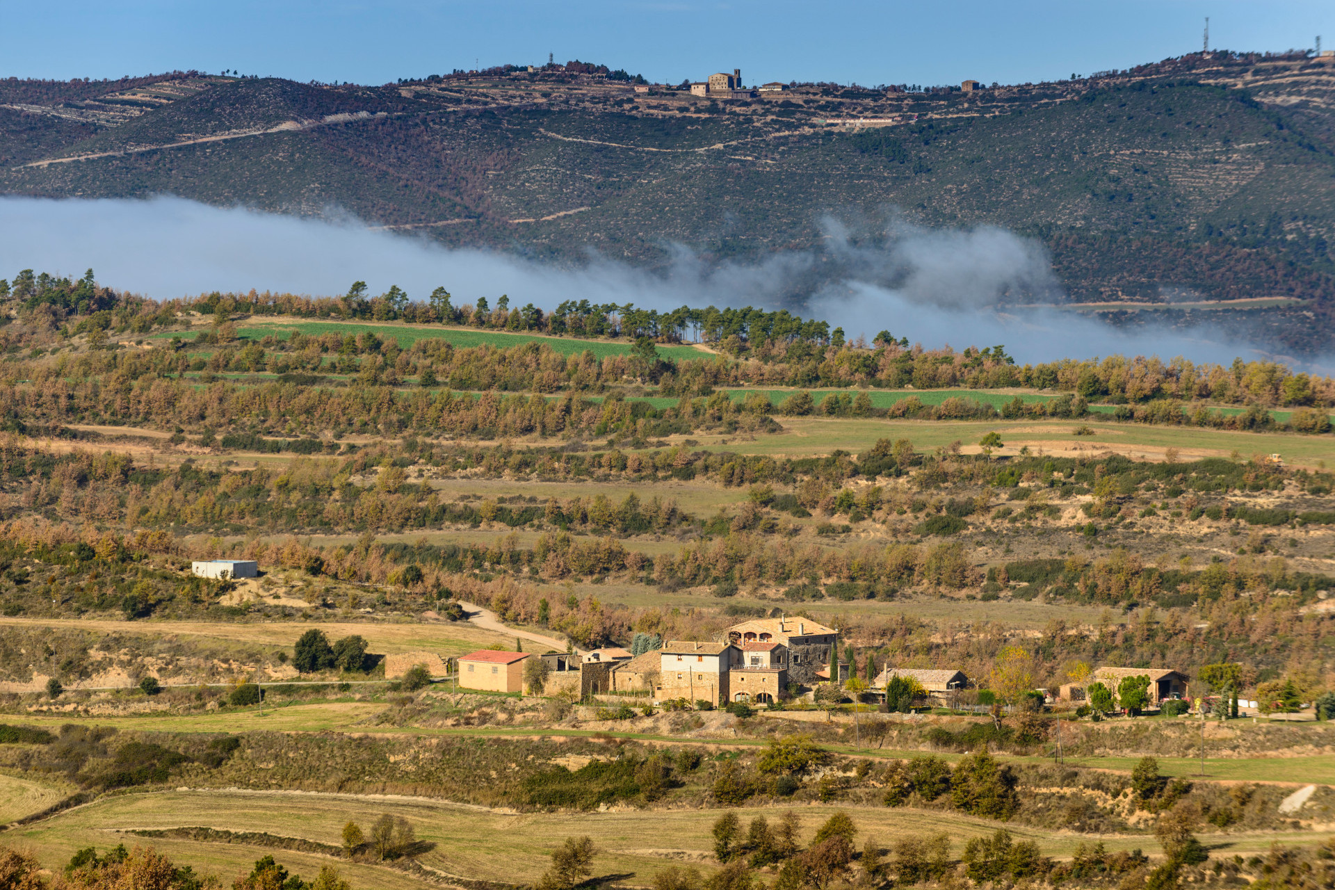 Històricament, la masia havia estat un espai d’acollida, on es compartien vida, esforç i comunitat. Avui tornem a obrir les portes per recuperar aquest esperit d’hospitalitat, adaptant-lo a les necessitats actuals.