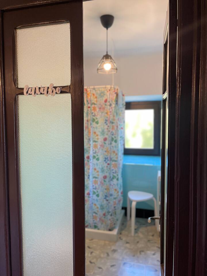 Lavabo petit, entrada