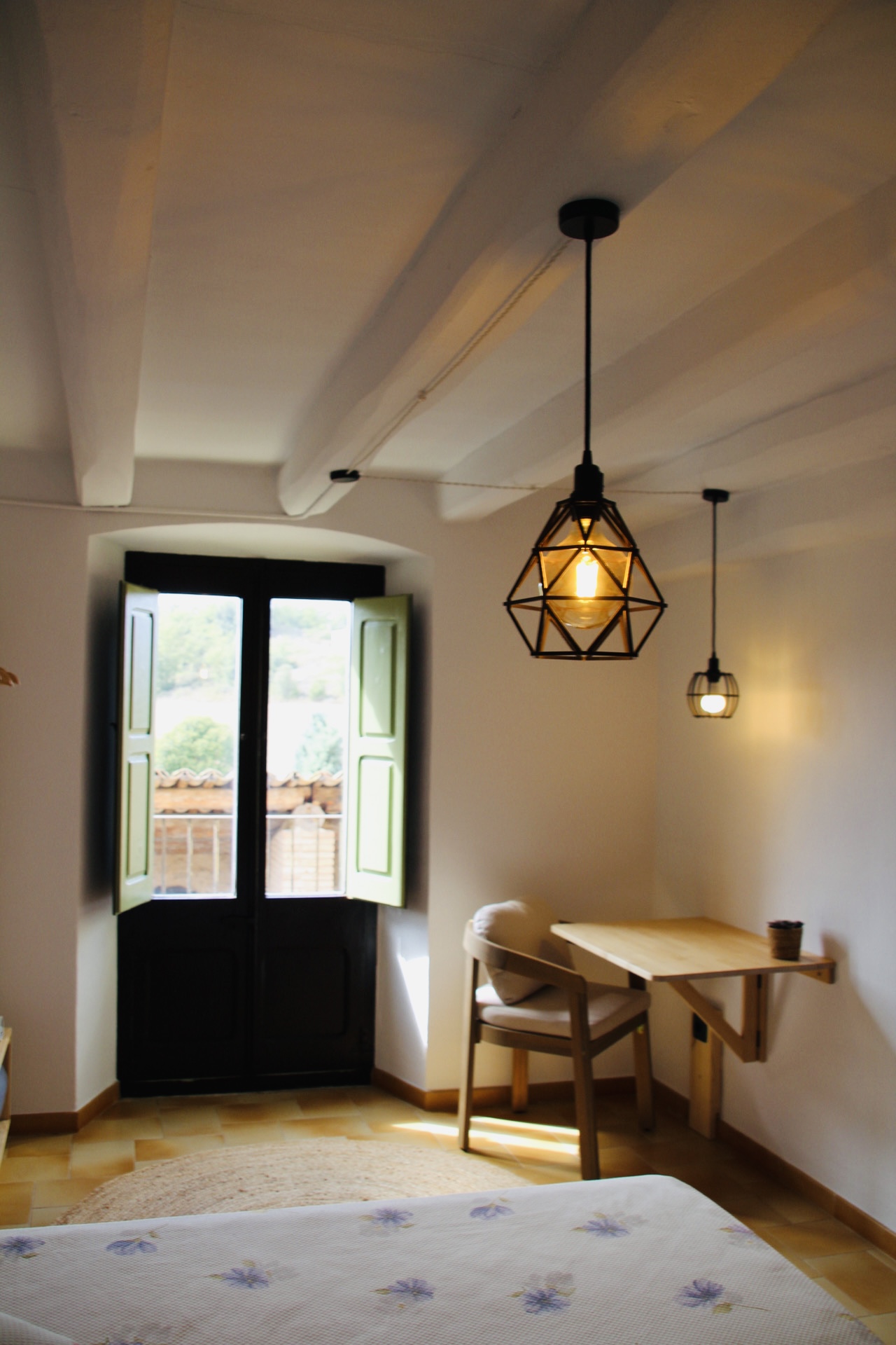 Quarto de l'escala amb baluard a la finestra