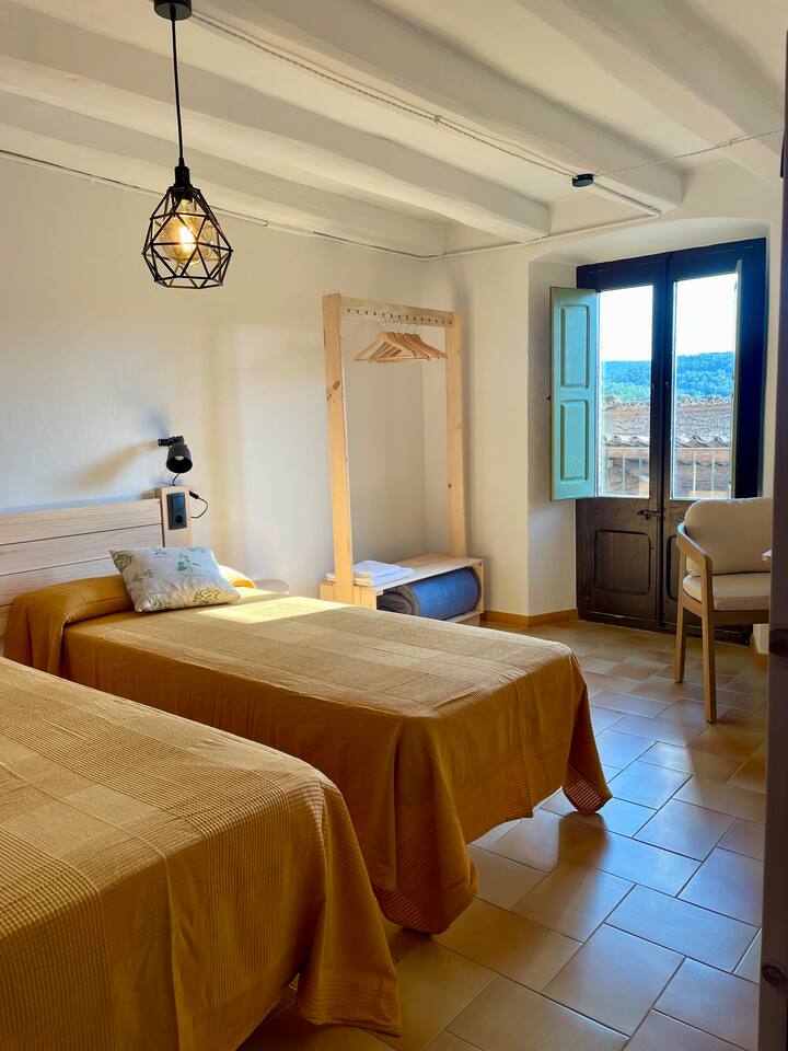 Quarto de l'escala, amb dos llits