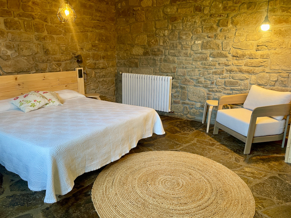 Quarto dels homes, llit i sofà