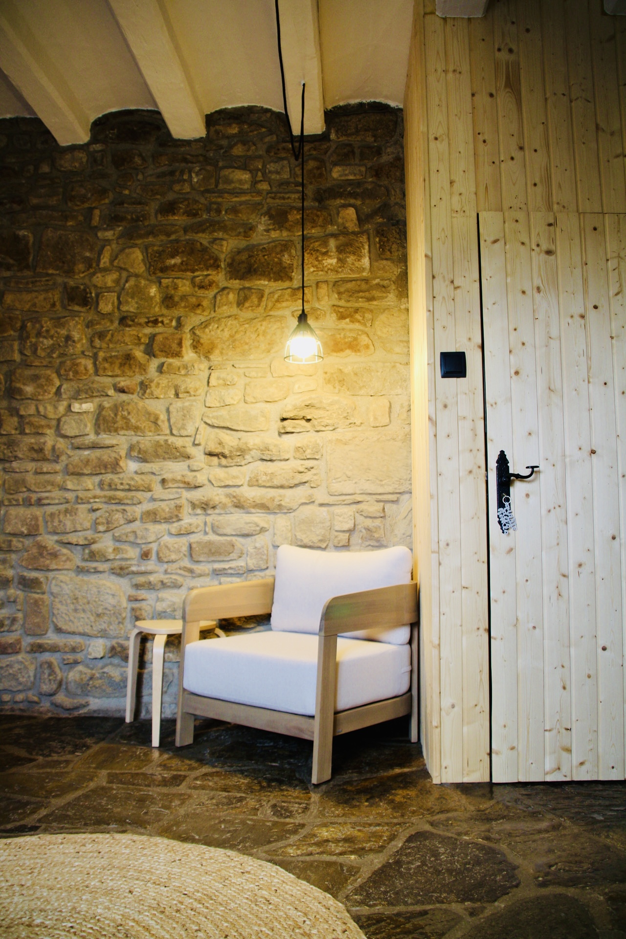 Quarto dels homes, porta tancada