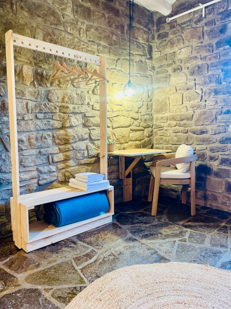 Quarto dels homes, armari i tauleta