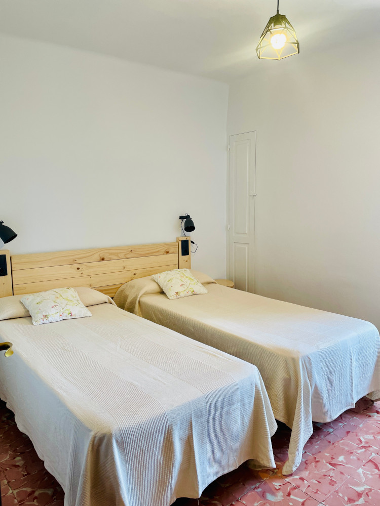 Quarto nou, amb dos llits