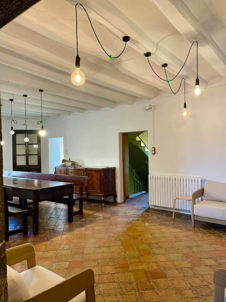 Sala, porta de l'escala